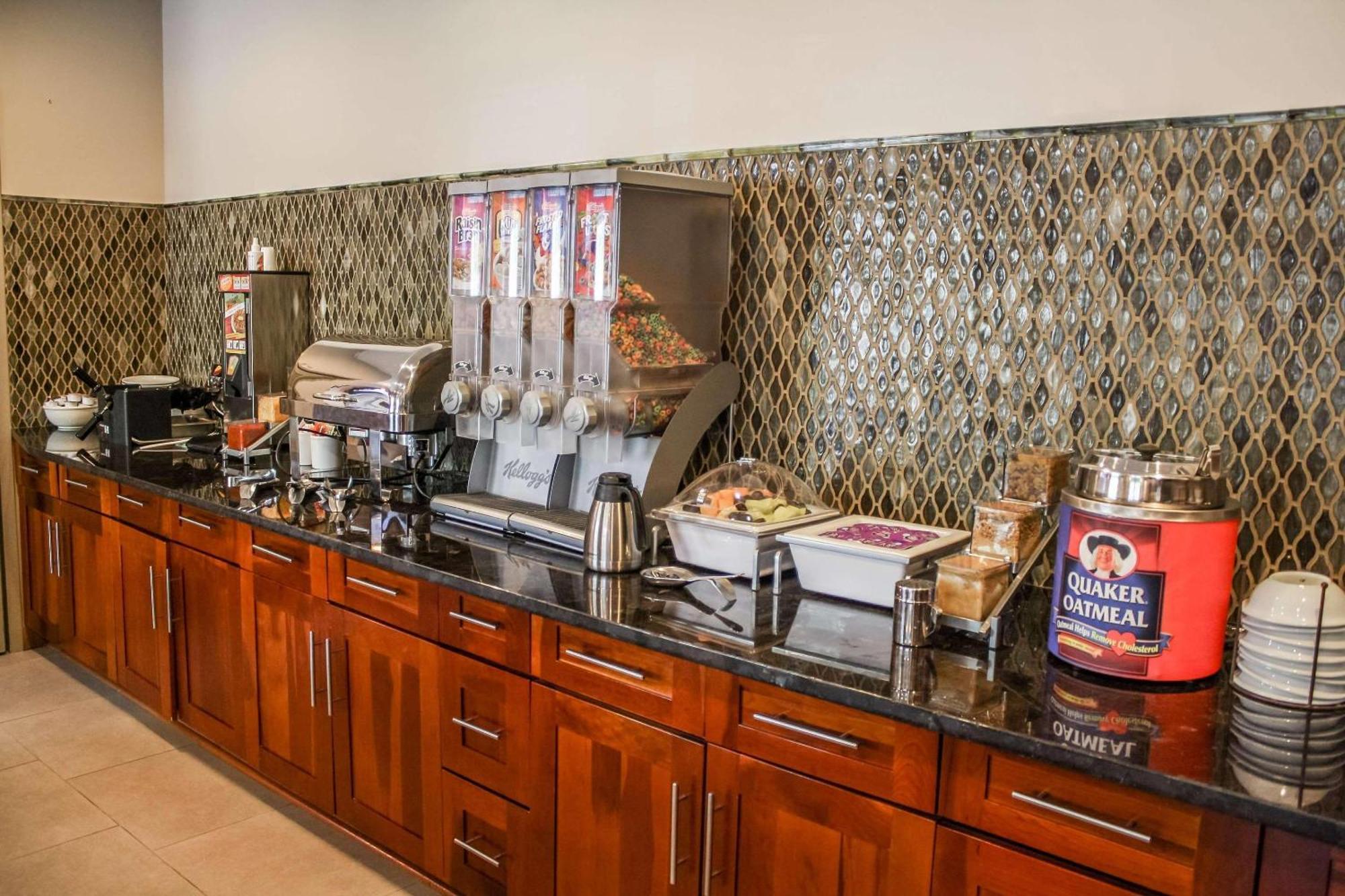 Country & By Radisson, Washington Dulles International Airport, Va Hotel