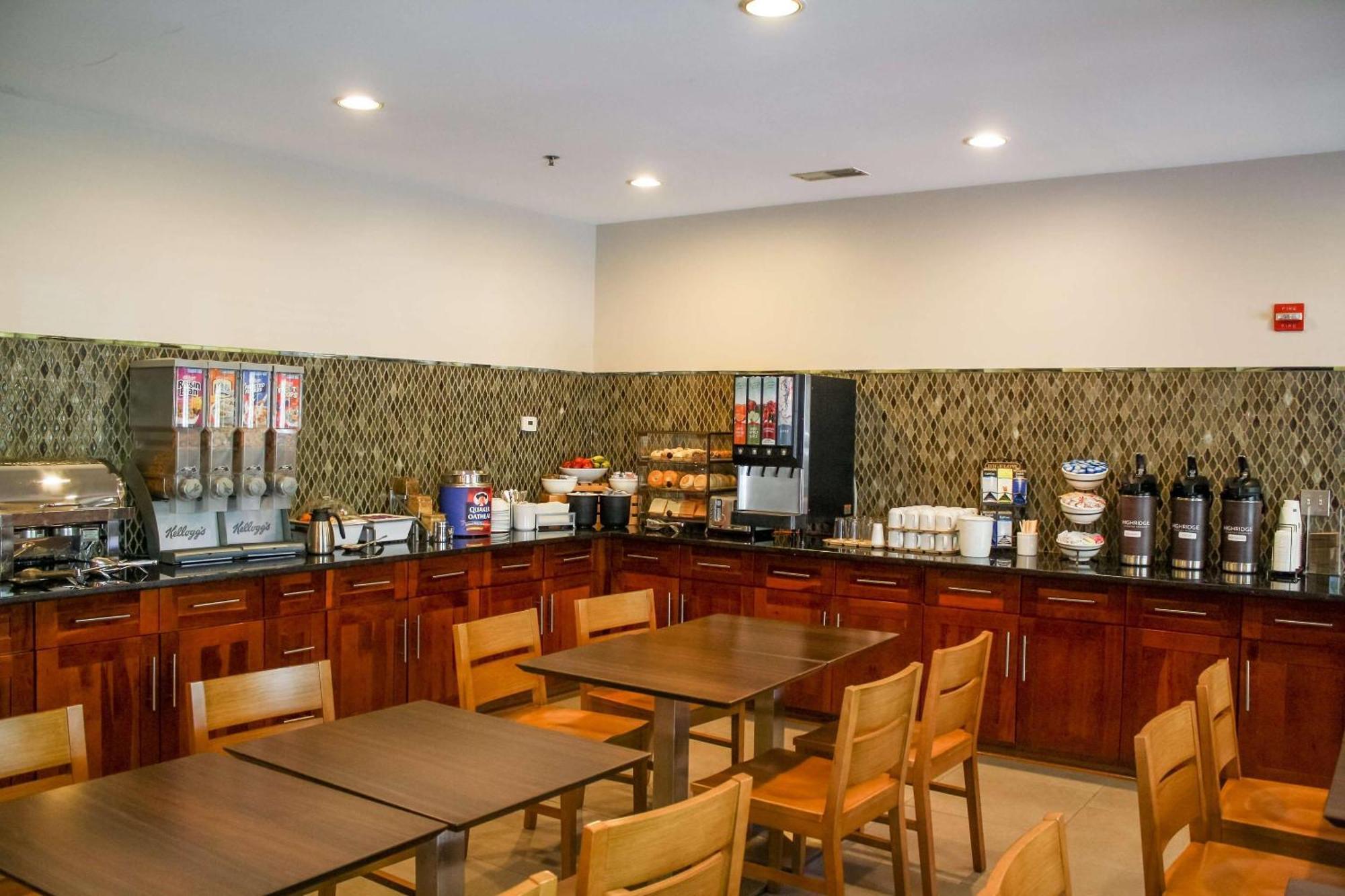 Country & By Radisson, Washington Dulles International Airport, Va Hotel